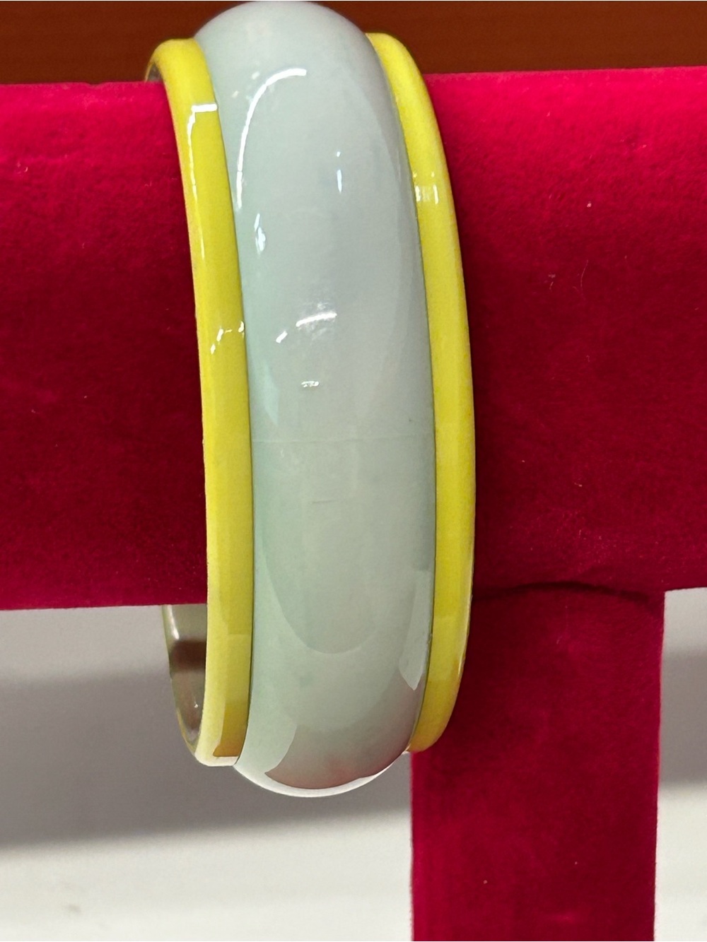 Fabulous vintage marbled lucite bracelet